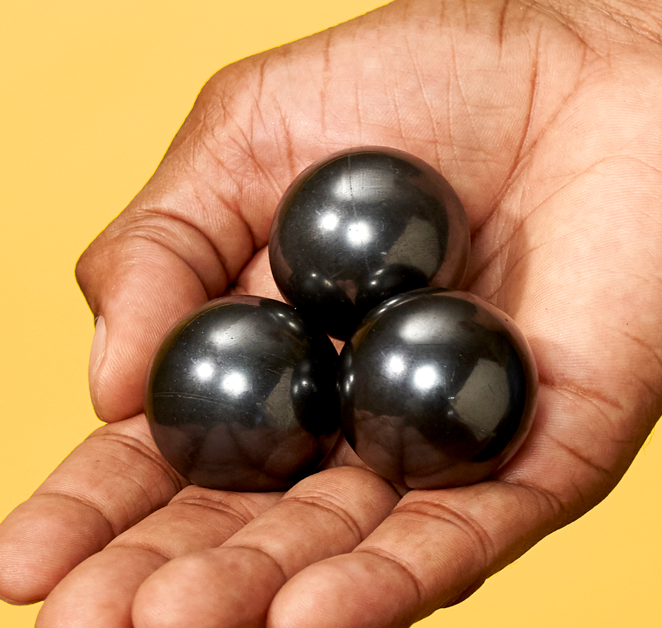 Speks Supers, 33mm Magnets Balls Set of 3 with Display Plate